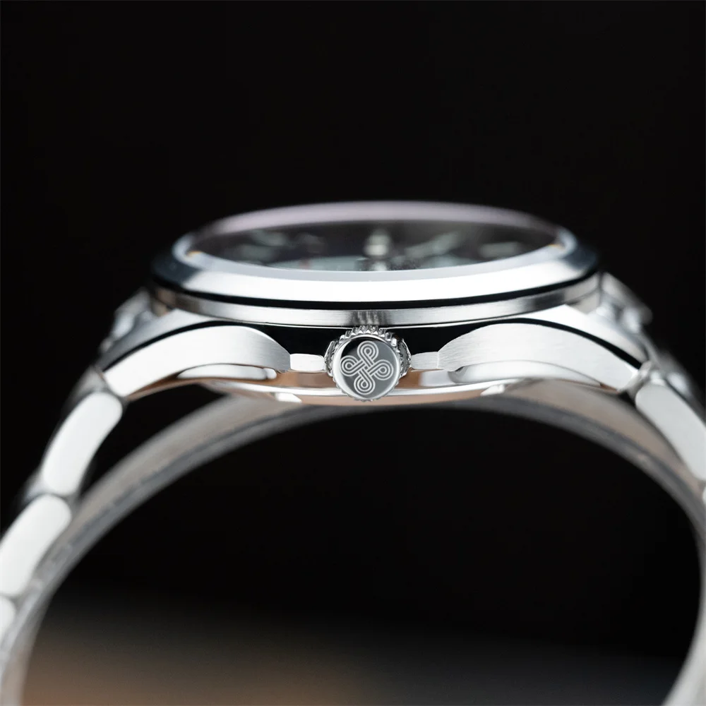 Elegant men's mechanical watch with aventurine dial and sapphire glass.