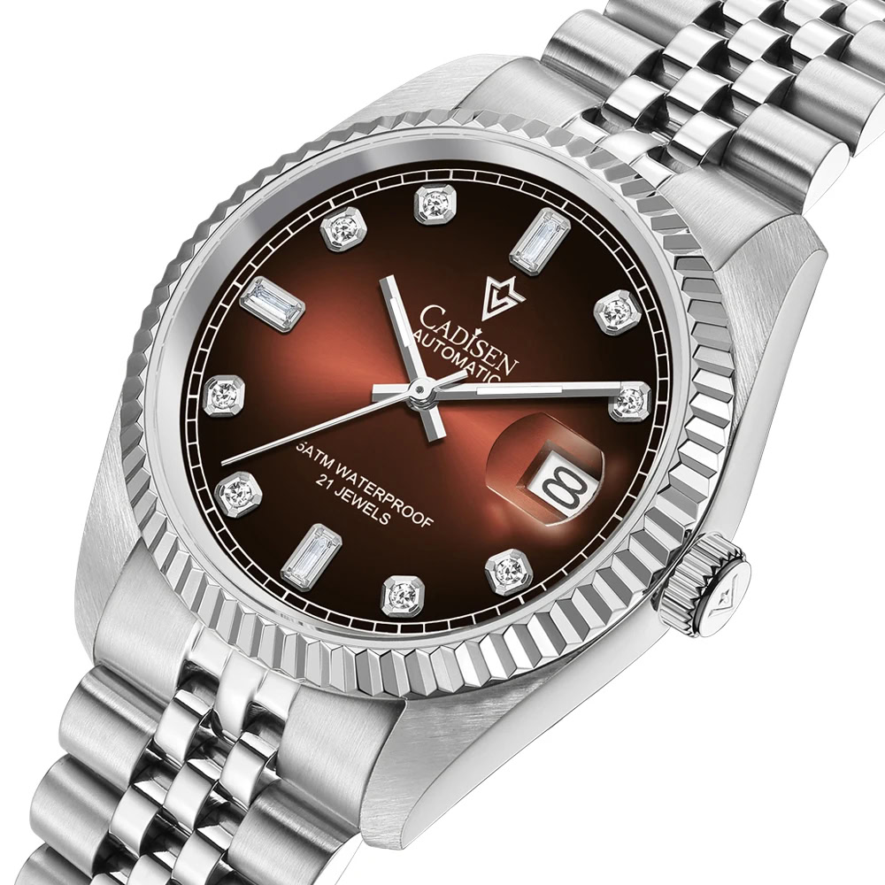 Automatic men's wristwatch with stainless steel bracelet and date display.