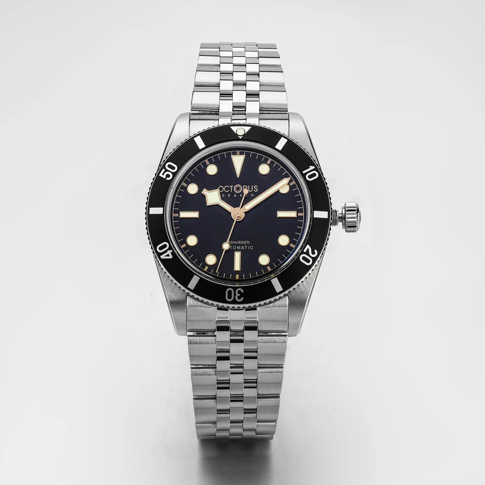 Octopus Kraken luxury dive watch with luminous dial and stainless steel bracelet.