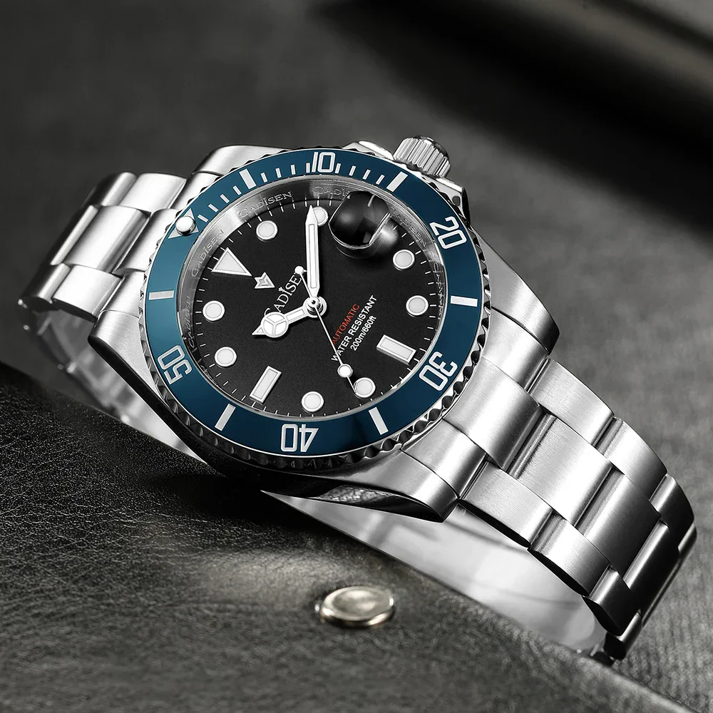 Automatic men's dive watch with stainless steel case and bracelet, sapphire glass, and water resista.
