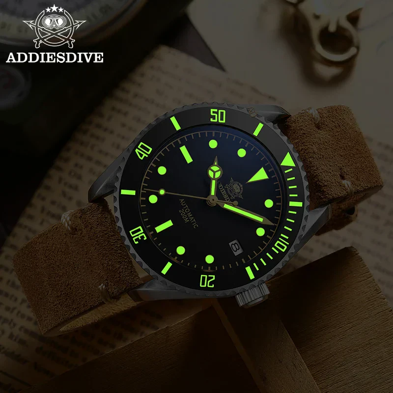 Automatic men's diving watch with sapphire glass, 200M water resistance, and luminous night light.