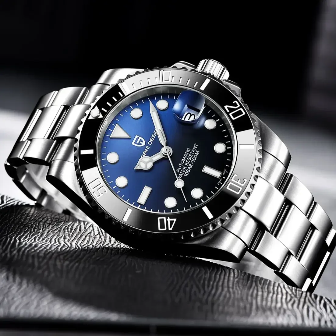 Automatic Dive Watch with Sapphire Crystal.