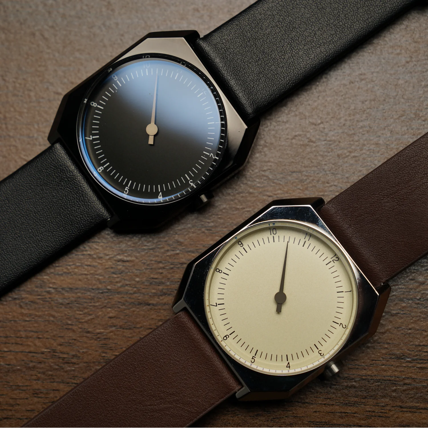 Stylish men's vintage square quartz watch with a sleek alloy case and leather strap. Perfect for a u.