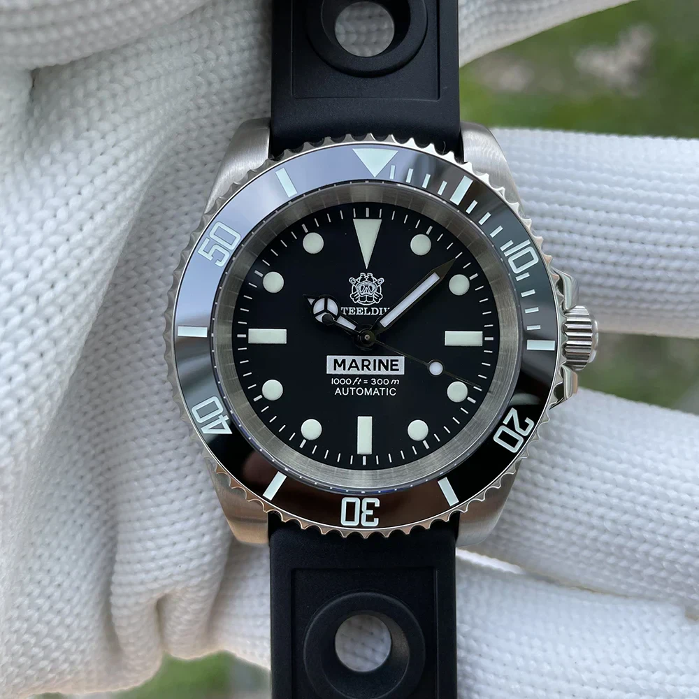 High-Quality SteelDive SD1954 Water Ghost mechanical watch with black dial and luminous markers.