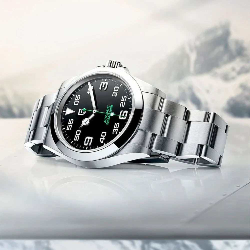 Automatic watch with NH35 movement, 200M water resistance, stainless steel bracelet.