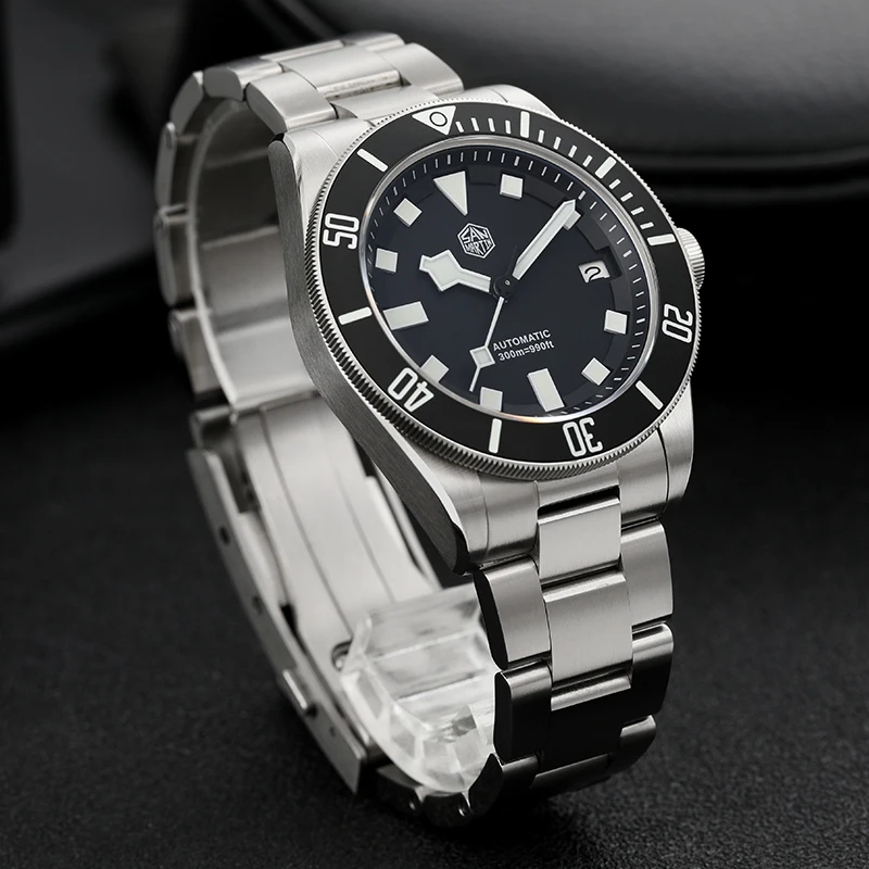 San Martin SN0121TD titanium diving watch with automatic movement, 300m waterproof.