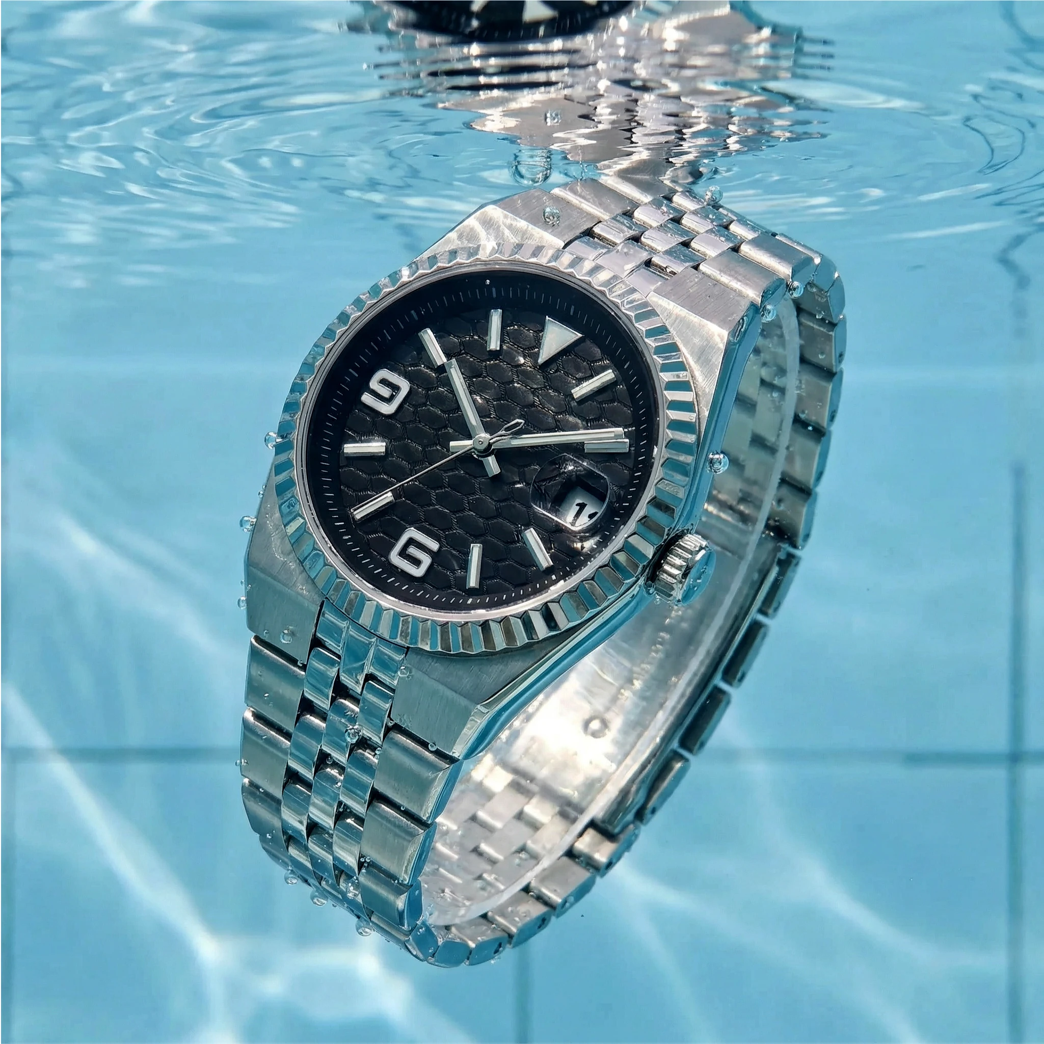 Automatic pilot watch with sapphire crystal and luminous dial.