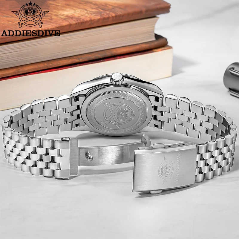 Luxury men's 36mm watch with BGW9 luminous dial and jubilee strap.