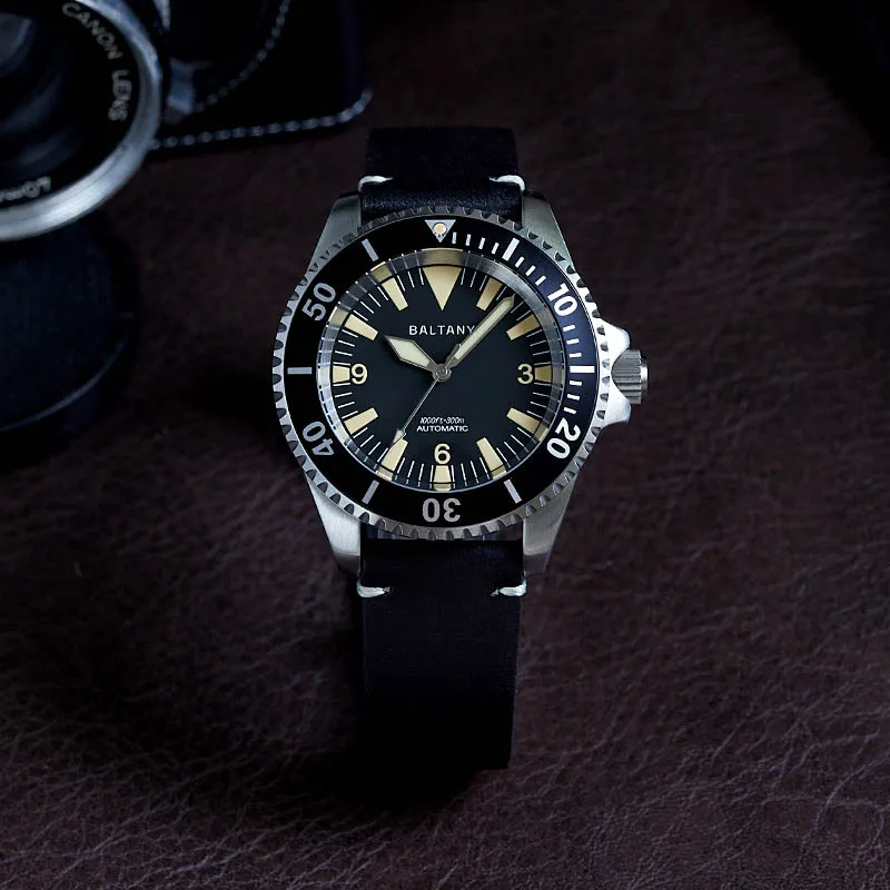 Balticny automatic dive watch with black dial and rotating bezel, perfect for underwater adventures.